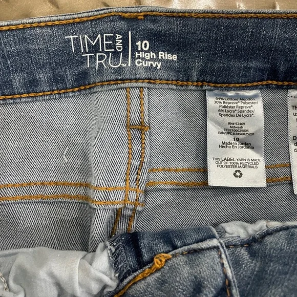 Time and Tru High Rise Curvy Skinny Jeans - Picture 4 of 5